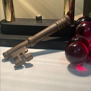 Vintage Cast Iron Skeleton Key – Decorative Antique-Style Key